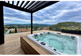 Installation de Spa 6 places sur toit Terrasse Au bord de mer